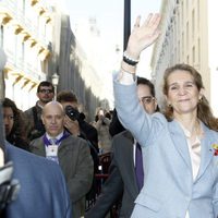 La Infanta Elena saludando a la salida de la Basílica de Jesús de Medinaceli