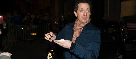 Gad Elmaleh atendiendo a sus fans en Berlín