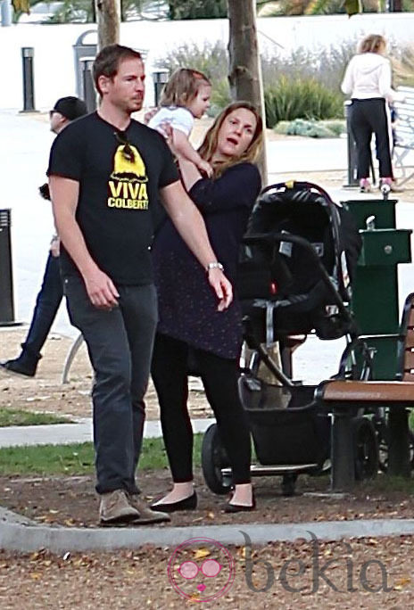 Drew Barrymore y Will Kopelman con su hija Olive en un parque de Los Angeles