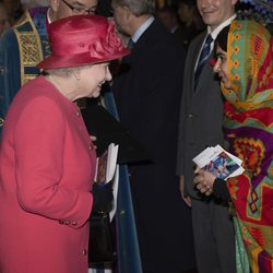 La Reina Isabel charla con Malala Yousafzai en el Día de la Commonwealth 2014