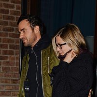 Jennifer Aniston y Justin Theroux a la salida de un restaurante de Nueva York