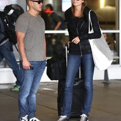 Stacy Keibler y Jared Pobre en el aeropuerto de Los Angeles