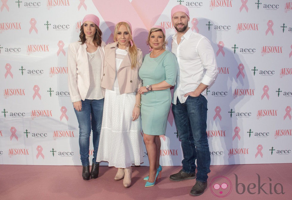 Elena Furiase, Marta Sánchez, Terelu Campos y Gonzalo Miró en la campaña de lucha contra el cáncer de mama 2014