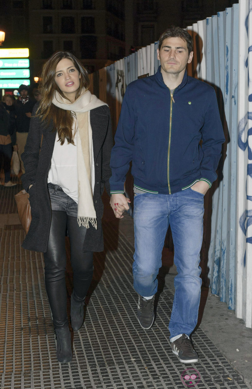 Iker Casillas y Sara Carbonero paseando por Madrid tras el nacimiento de Martín