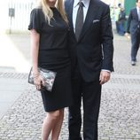 Lara Stone y David Walliams en una misa en memoria de David Frost