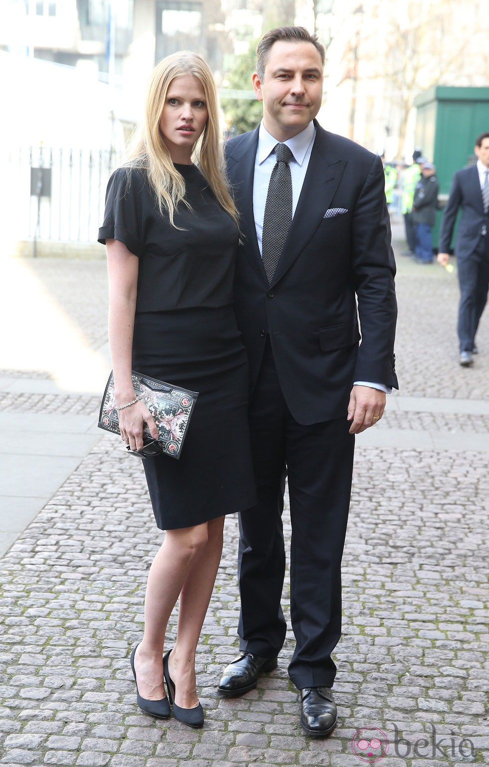 Lara Stone y David Walliams en una misa en memoria de David Frost