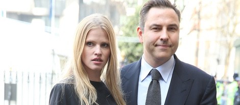 Lara Stone y David Walliams en una misa en memoria de David Frost