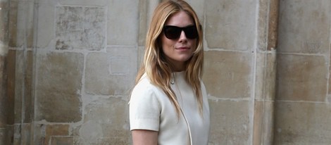 Sienna Miller en una misa en memoria de David Frost