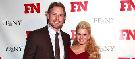 Jessica Simpson presume de embarazo con su prometido Eric Johnson