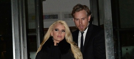 Jessica Simpson saliendo de un restaurante de Nueva York con Eric Johnson