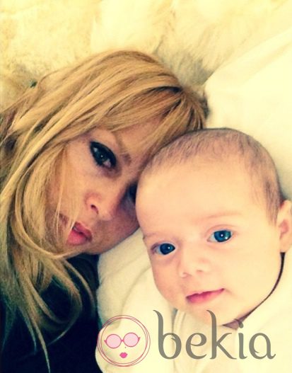 Rachel Zoe y su hijo Kaius Jagger haciendo un 'selfie'