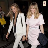 Cara Delevingne y Suki Waterhouse en la inauguración de la tienda Karl Lagerfeld en Londres