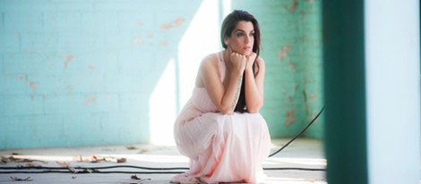 Ruth Lorenzo en el videoclip de la canción de Eurovisión 2014, 'Dancing in the rain'