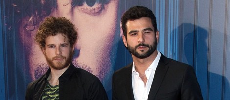 Álvaro Cervantes y Antonio Velázquez en el estreno del videoclip de David Bisbal 'Tú y yo'