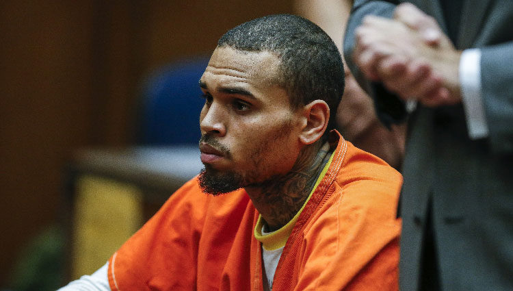 Chris Brown ante el juez tras violar la libertad condicional