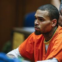 Chris Brown ante el juez tras violar la libertad condicional