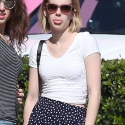 Emma Roberts saca la lengua a un paparazzi