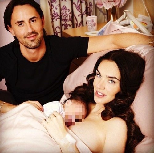 Tamara Ecclestone y Jay Rutland presentan a su hija Sophia