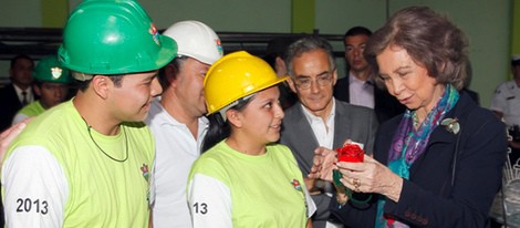 La Reina Sofía visita una escuela taller en Guatemala