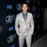 Darren Criss en la fiesta del episodio 100 de 'Glee'