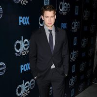 Chord Overstreet en la fiesta del episodio 100 de 'Glee'