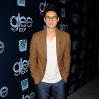 Harry Shum Jr. en la fiesta del episodio 100 de 'Glee'