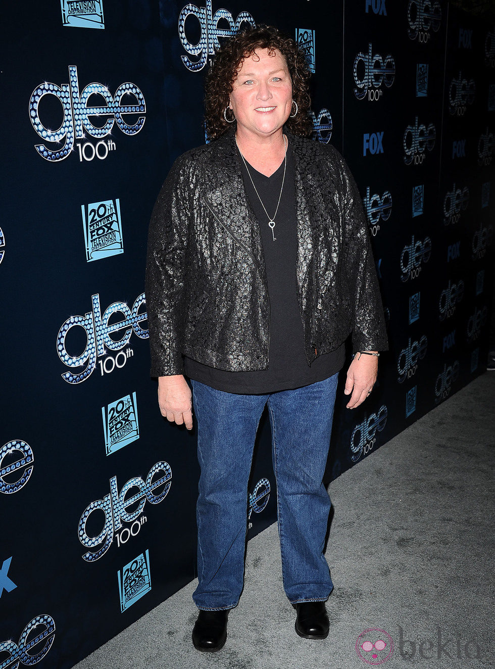 Dot Marie Jones en la fiesta del episodio 100 de 'Glee'