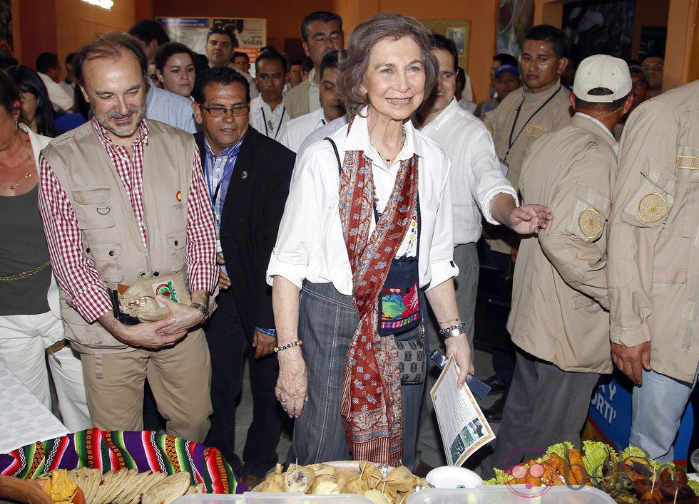 La Reina Sofía, muy feliz en su visita a San Juan Ermita en Guatemala