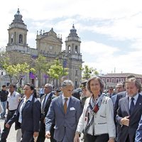 La Reina Sofía visita la zona antigua de la capital de Guatemala