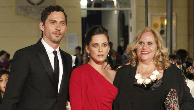 Carmina Barrios con Paco y María León en el estreno de 'Carmina y Amén' en el Festival de Málaga 2014