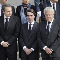 Jose Luis Rodríguez Zapatero, José María Aznar y Felipe González en la capilla ardiente de Adolfo Suárez