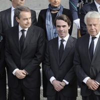 Jose Luis Rodríguez Zapatero, José María Aznar y Felipe González en la capilla ardiente de Adolfo Suárez