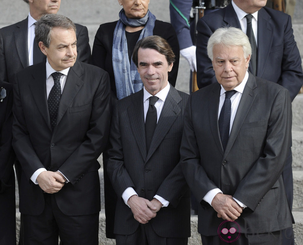 Jose Luis Rodríguez Zapatero, José María Aznar y Felipe González en la capilla ardiente de Adolfo Suárez