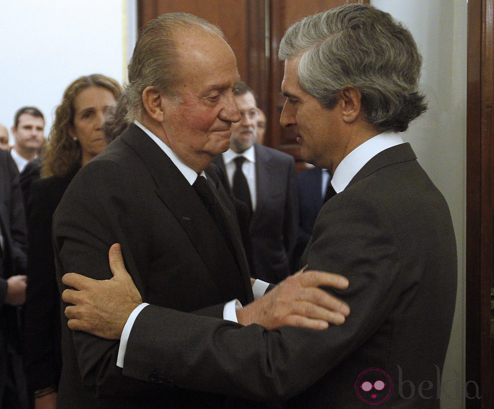 El Rey Juan Carlos y Adolfo Suárez Illana en la capilla ardiente de Adolfo Suárez