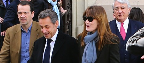 Nicolas Sarkozy y Carla Bruni tras votar en las elecciones municipales