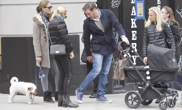 Magdalena de Suecia y Chris O'Neill paseando con la Princesa Leonor por Nueva York