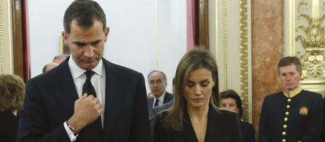 Los Príncipes Felipe y Letizia en la capilla ardiente de Adolfo Suárez