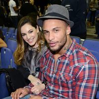 Kelly Brook y David McIntosh en un partido de la NBA