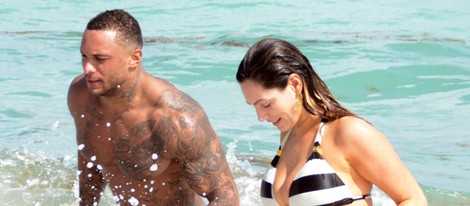 Kelly Brook y David McIntosh dándose un chapuzón en aguas de Miami