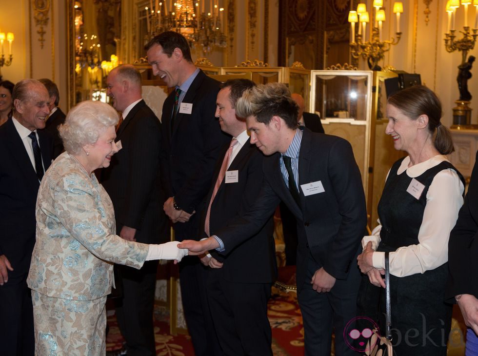 La Reina Isabel y el Duque de Edimburgo reciben a Niall Horan en Buckingham Palace