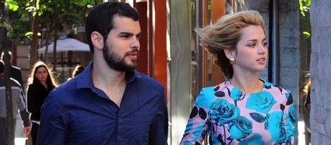 Ana de Armas y David Victori cogidos de la mano en Málaga