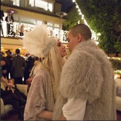 Ashlee Simpson y Evan Ross durante su fiesta de compromiso