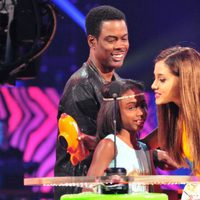 Ariana Grande recoge su premio en los Kids Choice Awards 2014