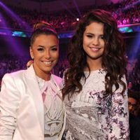 Eva Longoria y Selena Gomez en los Kids Choice Awards 2014