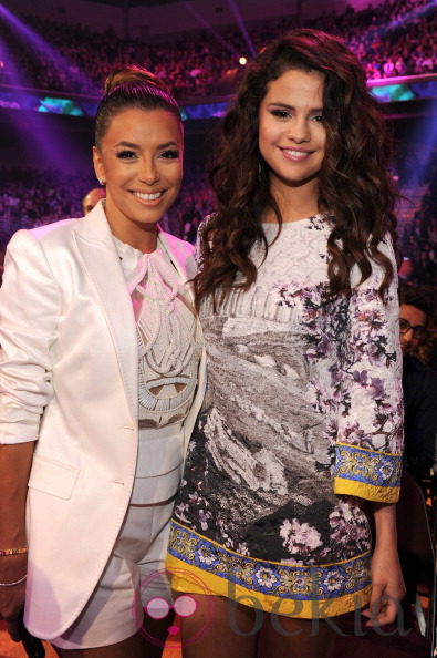 Eva Longoria y Selena Gomez en los Kids Choice Awards 2014