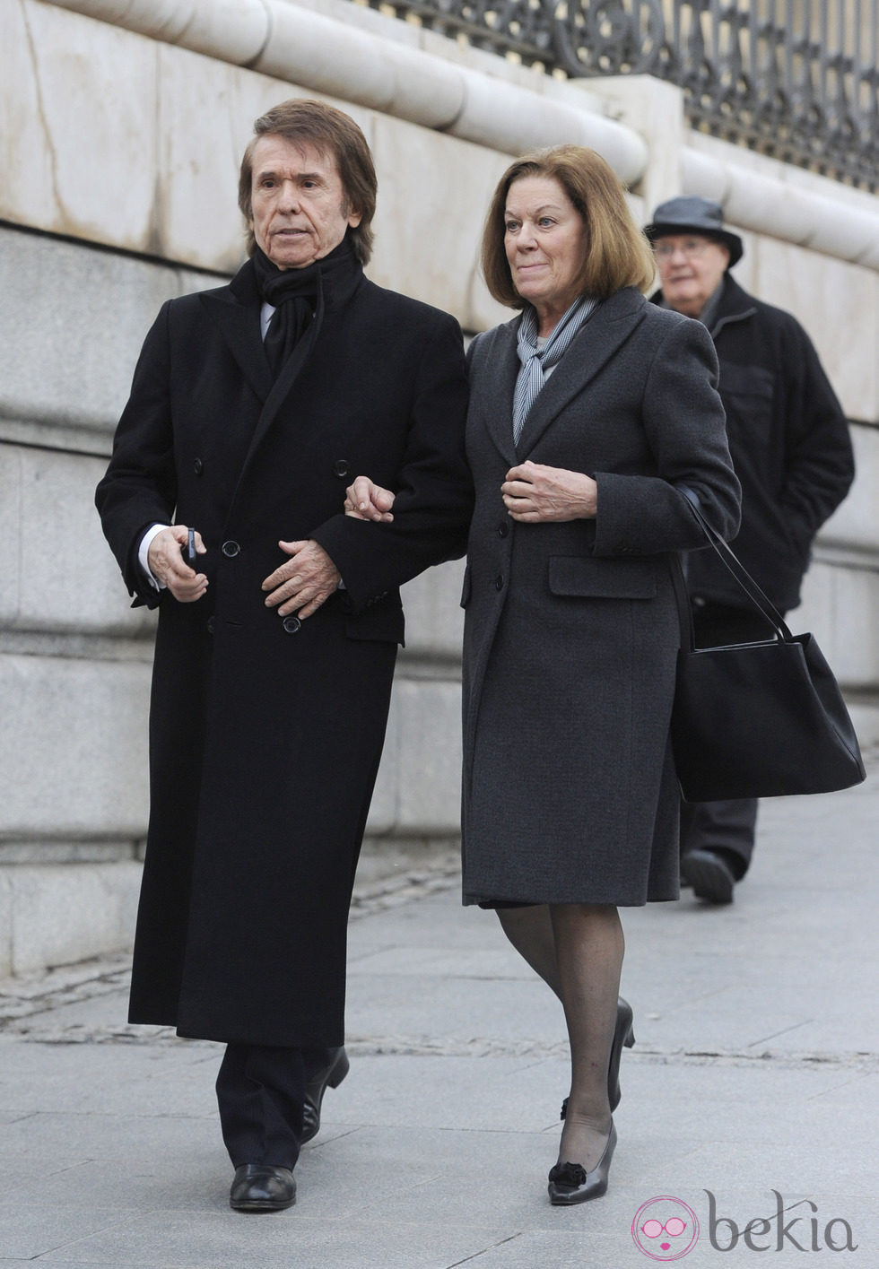 Raphael y Natalia Figueroa en el funeral de Estado de Adolfo Suárez