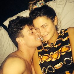 Joey Essex y Sam Faiers, selfie en la cama