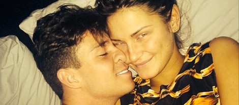 Joey Essex y Sam Faiers, selfie en la cama