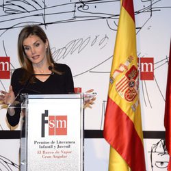 La Princesa Letizia da un discurso en la entrega del Premio 'El Barco de Vapor'