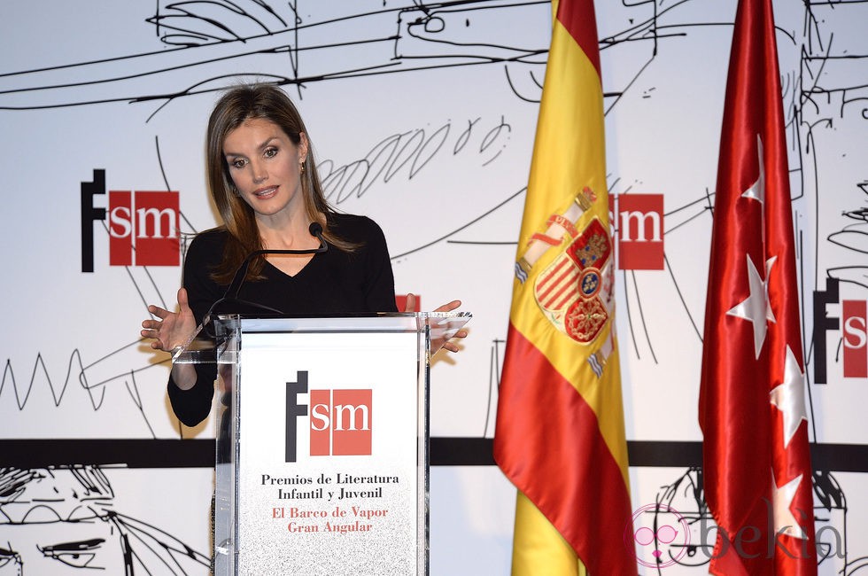 La Princesa Letizia da un discurso en la entrega del Premio 'El Barco de Vapor'